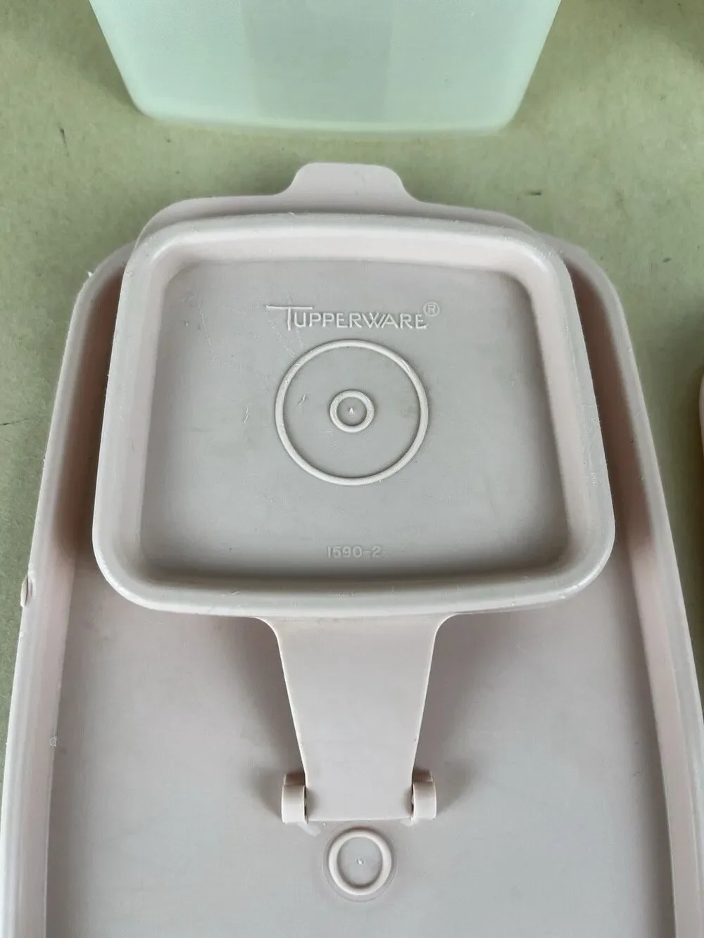 VTG Tupperware 469-6, 1588-3 Pour & Store Cereal Keeper Pink Lid TIGHT No Yellow